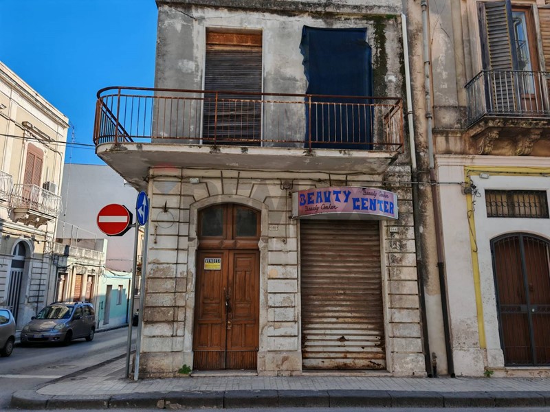 Casa Indipendente in Vendita a Floridia, 40'000&euro;, 150 m²