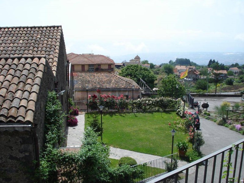 Attività commerciale in Vendita a Mascali, 1000 m²