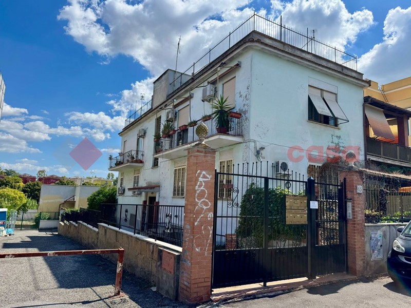 Trilocale in Vendita a Roma, 229'000&euro;, 80 m²
