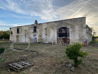 Casale in Vendita a Barletta, 265'000&euro;, 878 m²