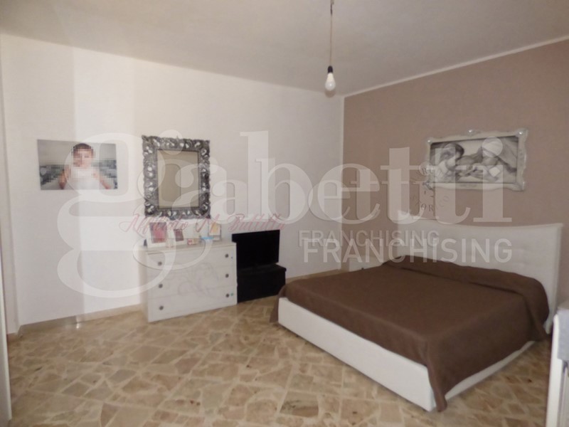 Trilocale in Vendita a Bagheria, 97'000&euro;, 136 m²