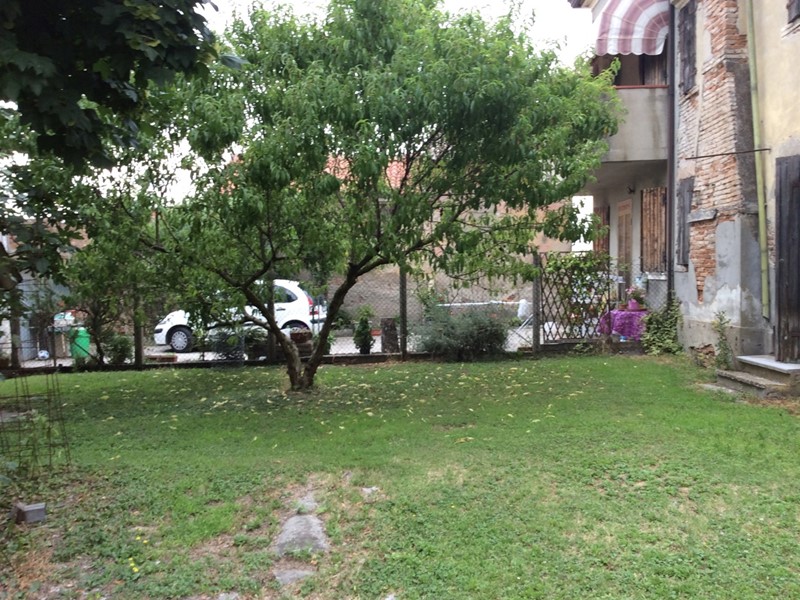 Casale in Vendita a Gavello, 28'000&euro;, 300 m²