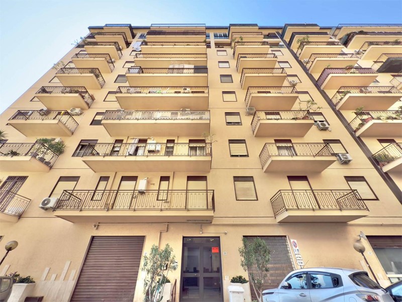 Quadrilocale in Vendita a Palermo, 180'000&euro;, 98 m²