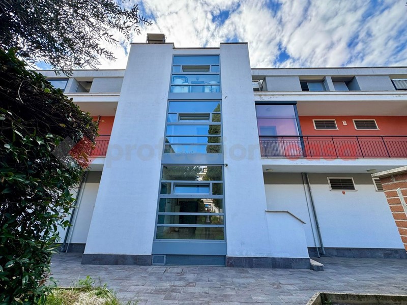 Trilocale in Vendita a Roma, 269'000&euro;, 70 m², con Box