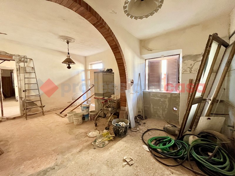 Quadrilocale in Vendita a Calcinaia, 130'000&euro;, 90 m², con Box