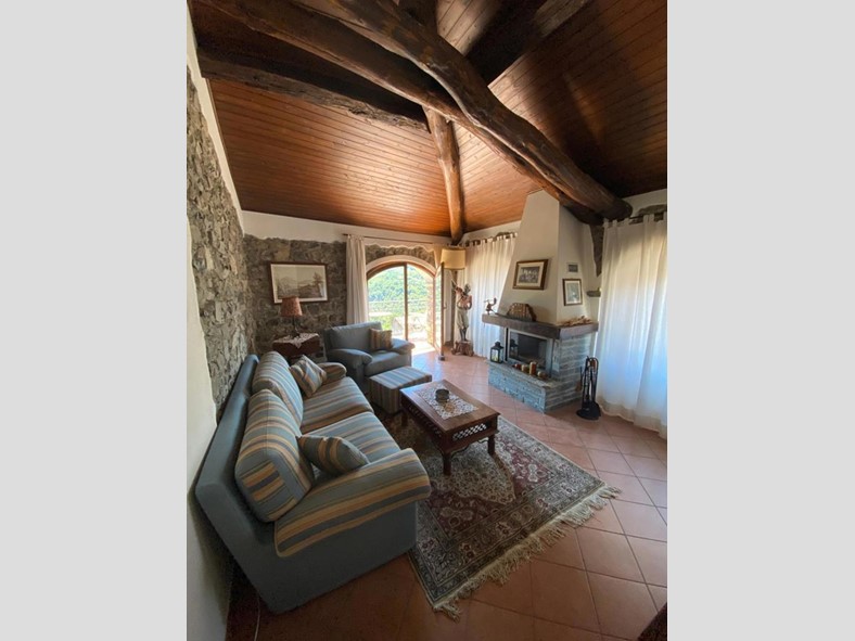 Casa Indipendente in Vendita a Alta Valle Intelvi, 144'000&euro;, 197 m²