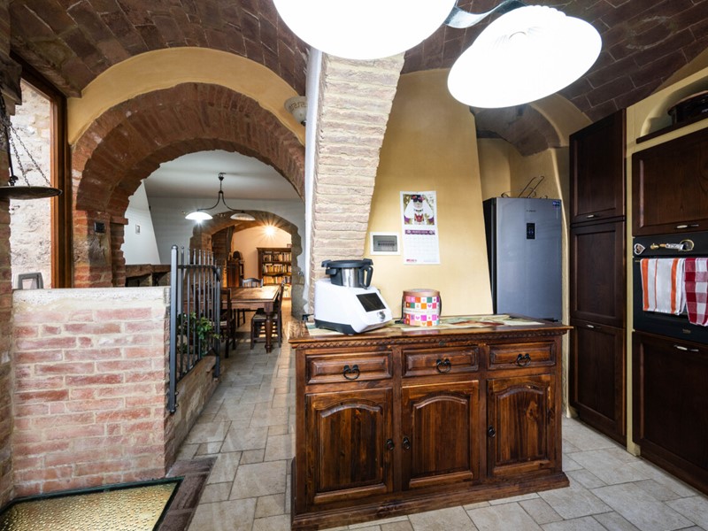 Appartamento in Vendita a Asciano, 205'000&euro;, 220 m², con Box