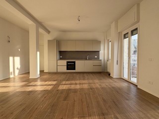 Trilocale in Affitto a Como, 1'300&euro;, 85 m²