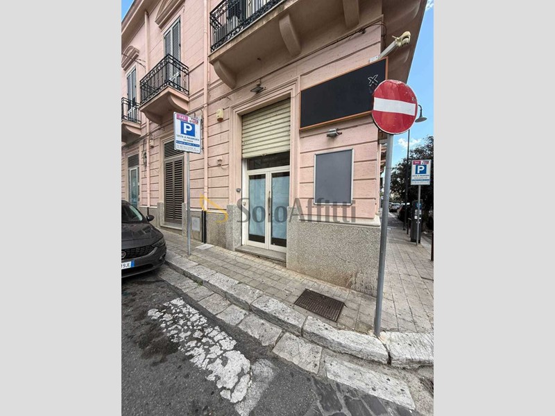 Capannone in Affitto a Reggio Calabria, zona Centro, 1'000&euro;, 50 m²