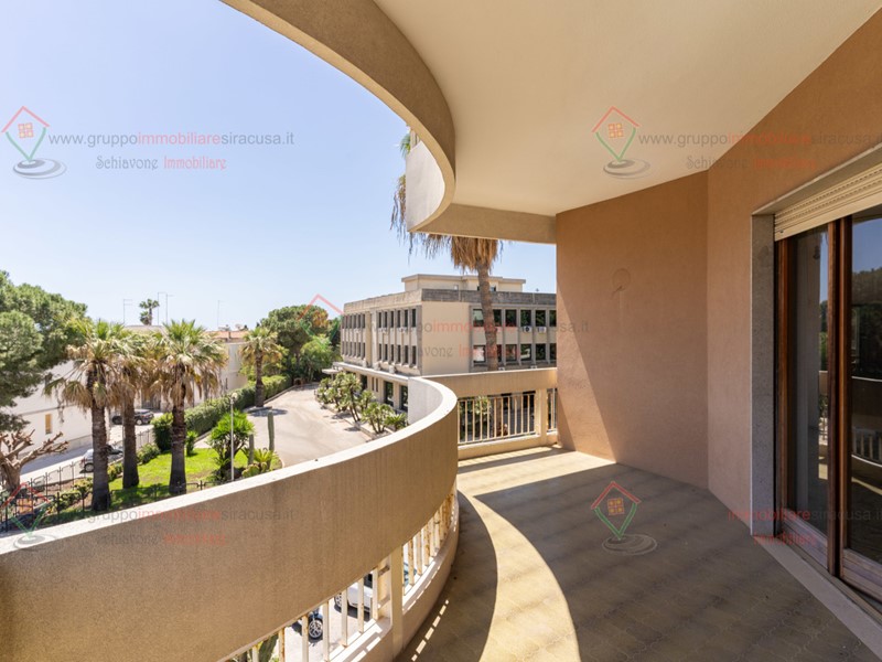 Appartamento in Vendita a Siracusa, zona Teracati Grotticelle, 158'000&euro;, 190 m²