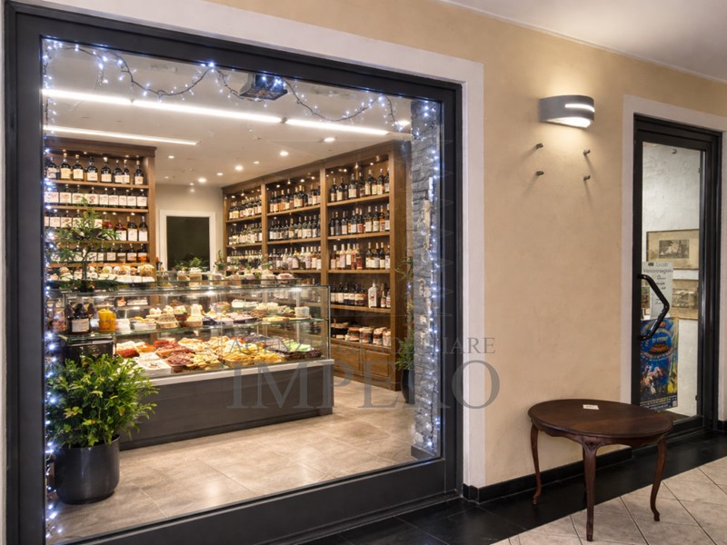 Attività commerciale in Vendita a Ventimiglia, 97'000&euro;, 73 m²