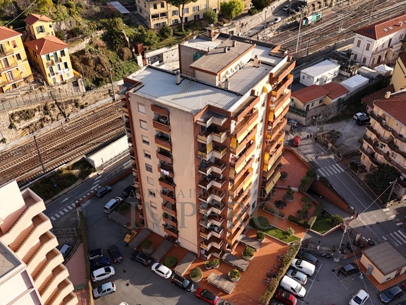 Appartamento in Vendita a Ventimiglia, zona Centro, 235'000&euro;, 93 m², arredato, con Box