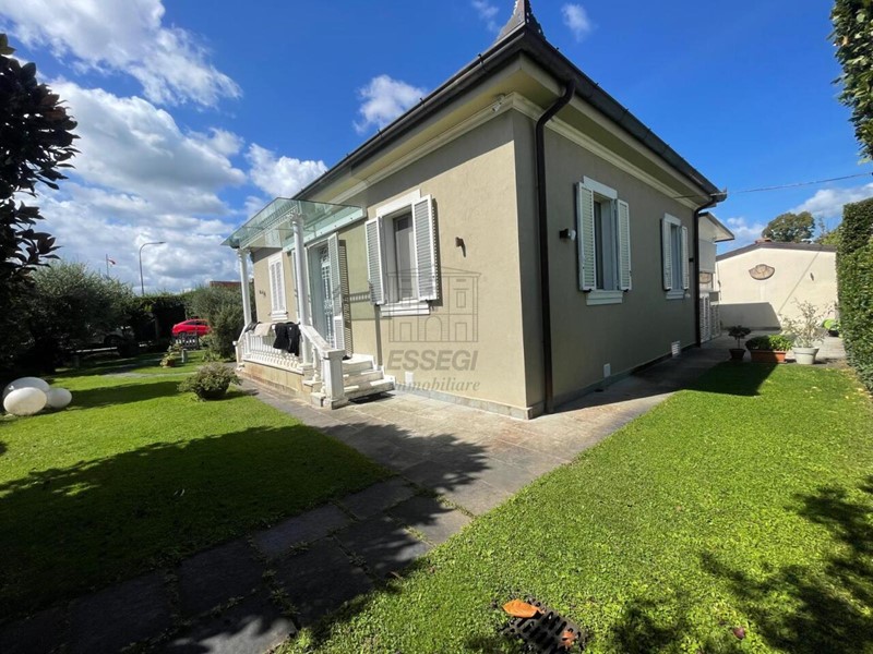 Villa in Vendita a Lucca, 650'000&euro;, 180 m²
