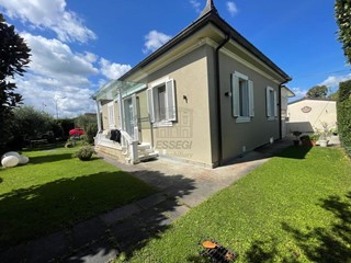 Villa in Vendita a Lucca, 650'000&euro;, 180 m²