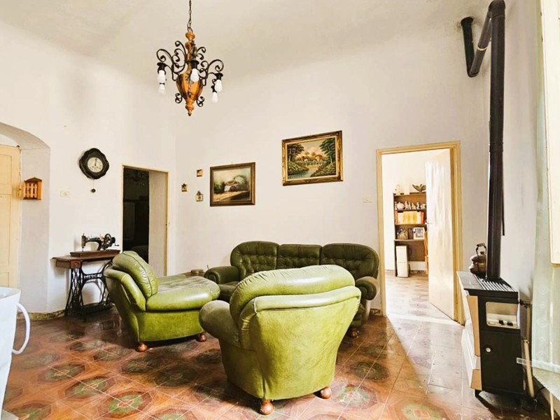 Appartamento in Vendita a Massa, 130'000&euro;, 101 m², arredato