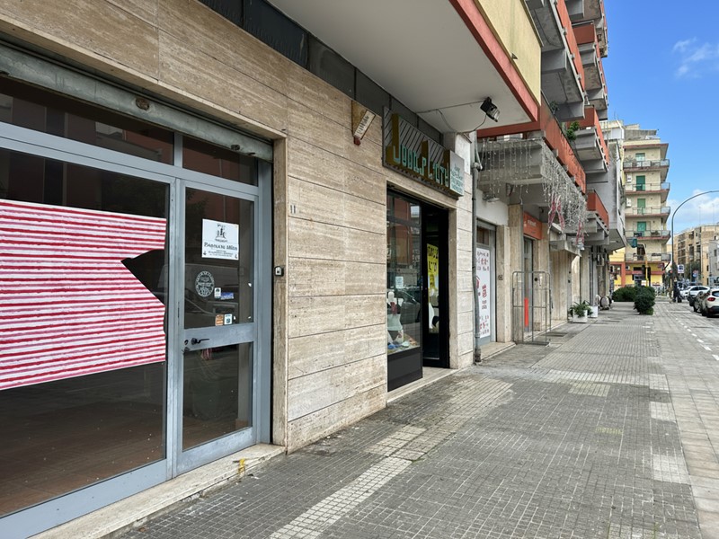 Immobile commerciale in Affitto a Lecce, 1'200&euro;, 79 m²