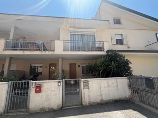 Villetta a schiera in Vendita a Viareggio, 225'000&euro;, 157 m²