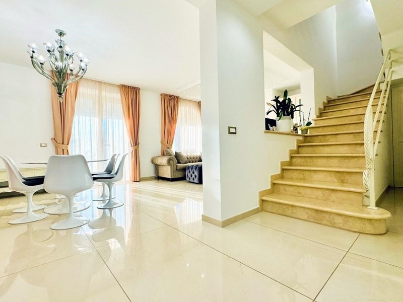 Casa Semi Indipendente in Affitto a Camaiore, zona Lido di Camaiore, 8'000&euro;, 210 m², arredato