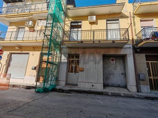 Appartamento in Vendita a Floridia, 100'000&euro;, 150 m²
