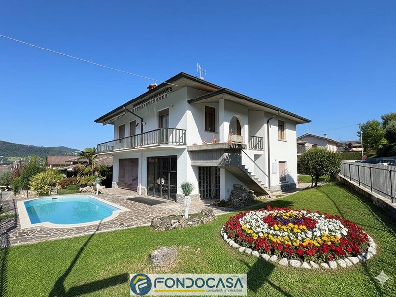 Villa in Vendita a Capriolo, 265 m²