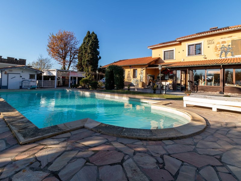 Villa in Vendita a Ardea, 458'000&euro;, 233 m²