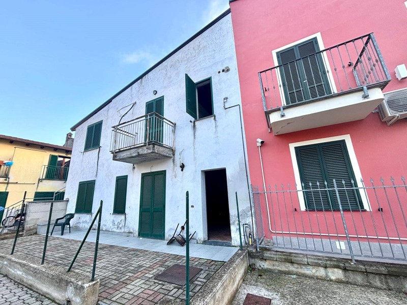 Casa Semi Indipendente in Vendita a Quargnento, 65'000&euro;, 160 m²