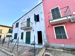 Casa Semi Indipendente in Vendita a Quargnento, 65'000&euro;, 160 m²