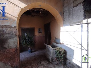 Rustico in Vendita a Castel Morrone, 90'000&euro;, 210 m²