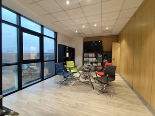 Ufficio in Affitto a Grassobbio, 1'600&euro;, 200 m²