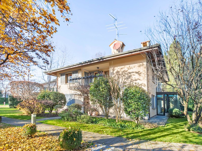 Villa in Vendita a Brembate di Sopra, 965'000&euro;, 320 m²