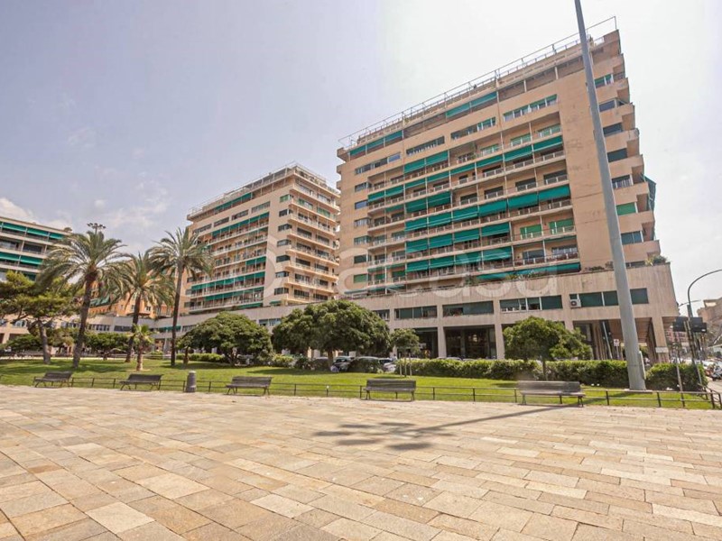 Immobile commerciale in Affitto a Genova, 3'000&euro;, 100 m²