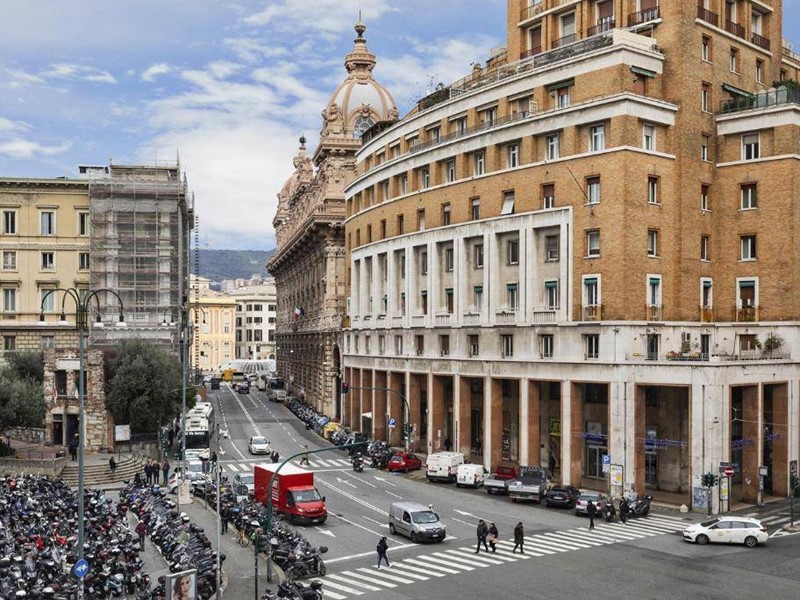 Ufficio in Vendita a Genova, 980'000&euro;, 720 m²