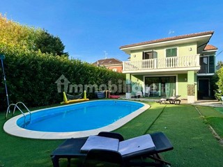 Villa in Vendita a Alessandria, 395'000&euro;, 250 m²