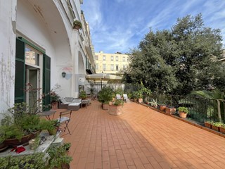 Appartamento in Vendita a Napoli, 1'380'000&euro;, 300 m²