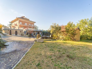 Appartamento in Vendita a Frascati, 2'410'000&euro;, 2370 m²