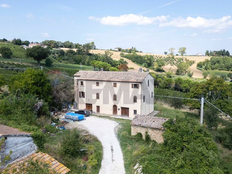 Casa Semi Indipendente in Vendita a Cupramontana, 154'000&euro;, 150 m², con Box
