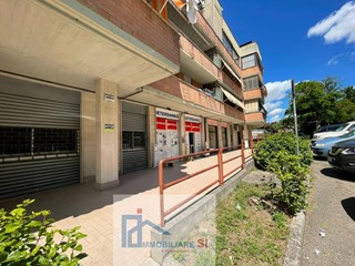 Negozio in Affitto a Benevento, 350&euro;, 30 m²