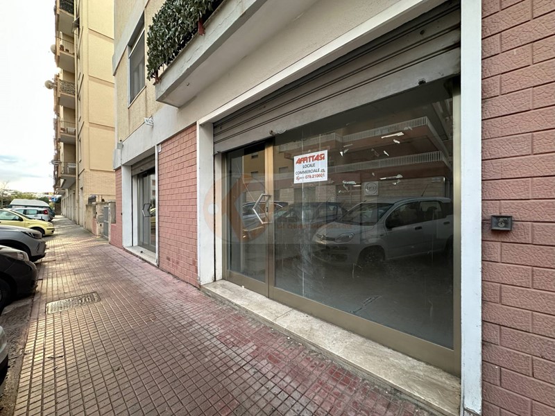 Attività commerciale in Affitto a Sassari, 1'000&euro;, 127 m²
