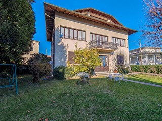 Villa in Vendita a Corte Franca, 450'000&euro;, 330 m²