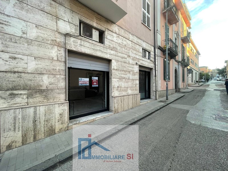 Ufficio in Affitto a Benevento, 480&euro;, 73 m²