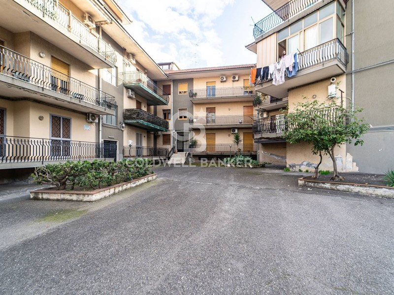 Appartamento in Vendita a Aci Catena, 100'000&euro;, 84 m²