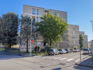 Bilocale in Vendita a Monza, 130'000&euro;, 74 m²