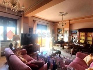 Appartamento in Vendita a Reggio Calabria, 280'000&euro;, 200 m²