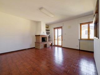 Quadrilocale in Vendita a Gubbio, 93'000&euro;, 75 m², con Box