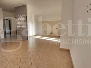Trilocale in Affitto a Pozzuoli, 750&euro;, 80 m²