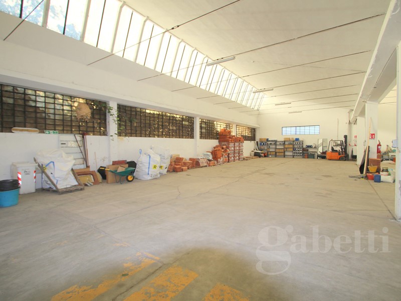 Capannone in Vendita a Busto Arsizio, 100'000&euro;, 300 m²