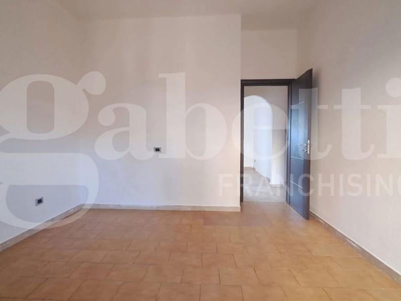 Trilocale in Vendita a Aci Castello, 98'000&euro;, 70 m², con Box