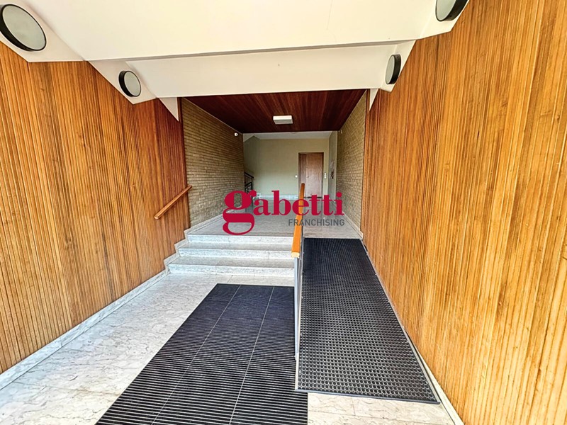 Appartamento in Vendita a Fano, 450'000&euro;, 265 m², con Box