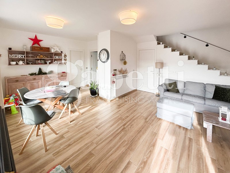 Villetta a schiera in Vendita a Giugliano in Campania, 310'000&euro;, 187 m², con Box