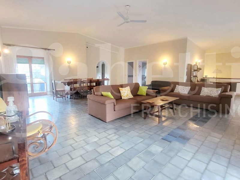 Appartamento in Affitto a Pozzuoli, 750&euro;, 220 m², arredato